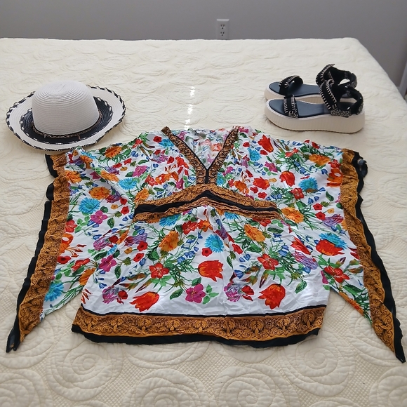 Beige by eci Tops - Beige by ECI Floral Print Top Tunic Size Small